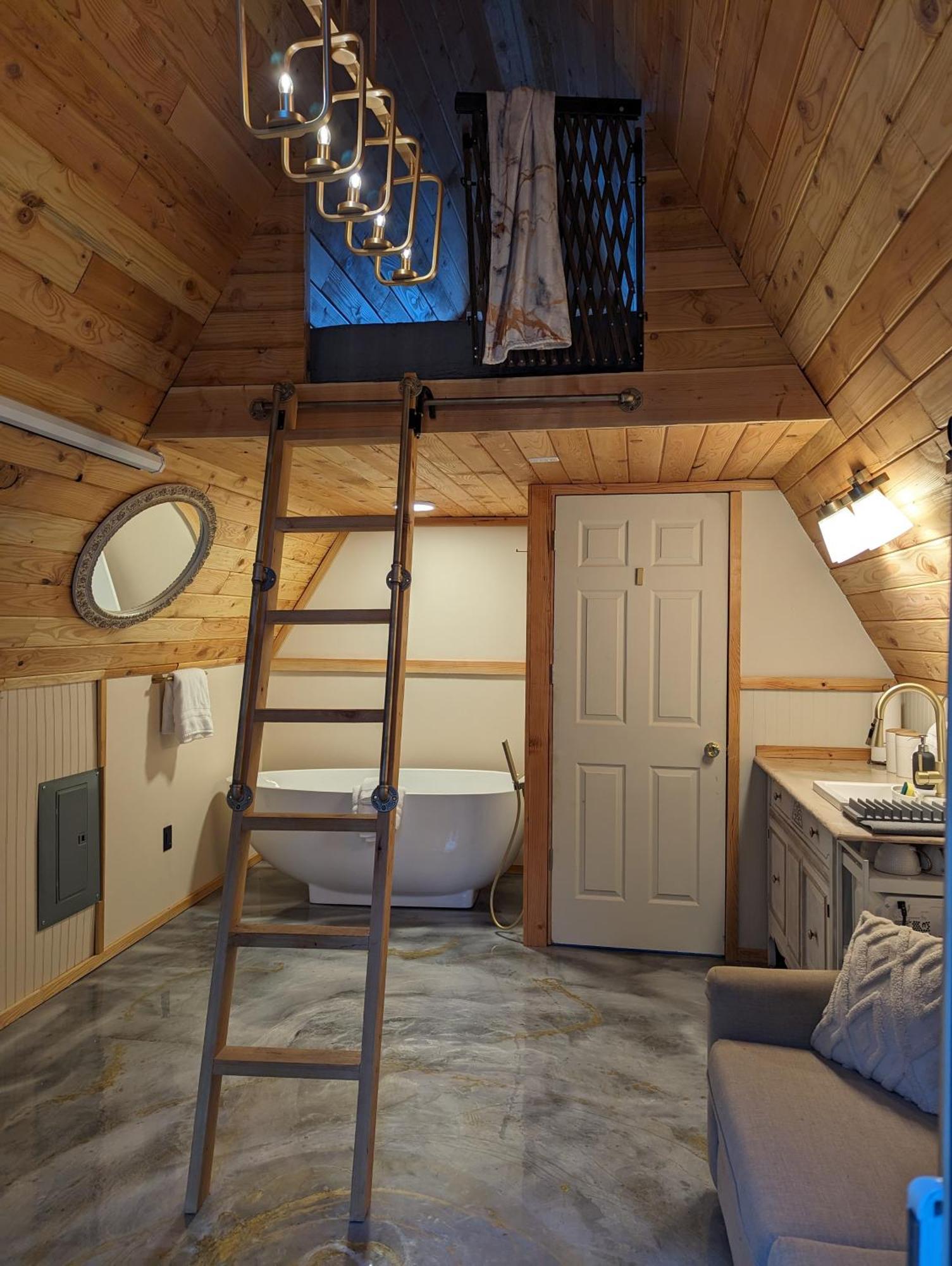 Tree Ring Cabin On 33 Acres Powell River Exterior foto